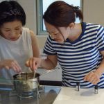 湯せんでクリーム作成中。理科の実験みたい♪♪